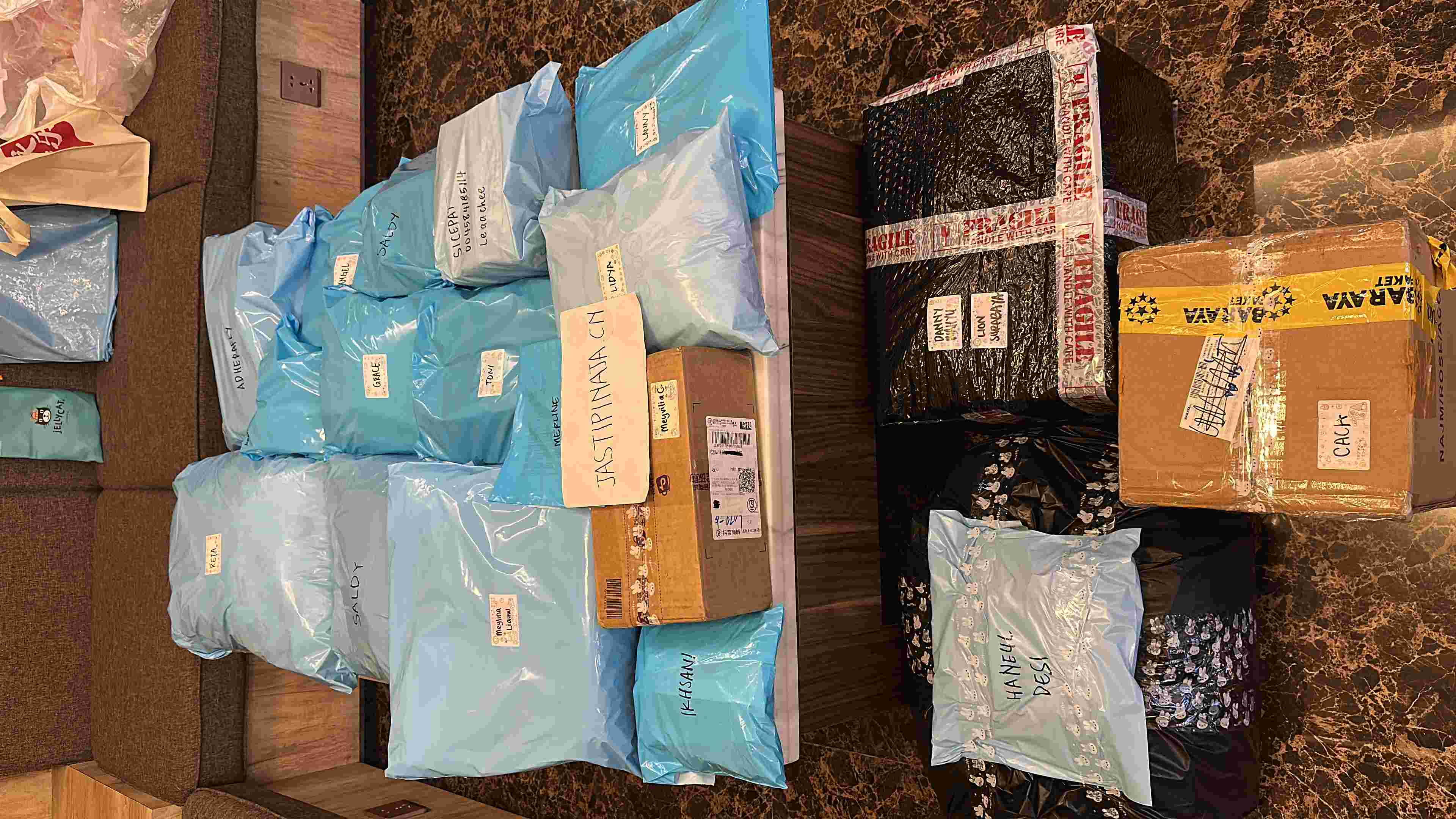 Paket pelanggan Jastipinaja yang siap dikirim
