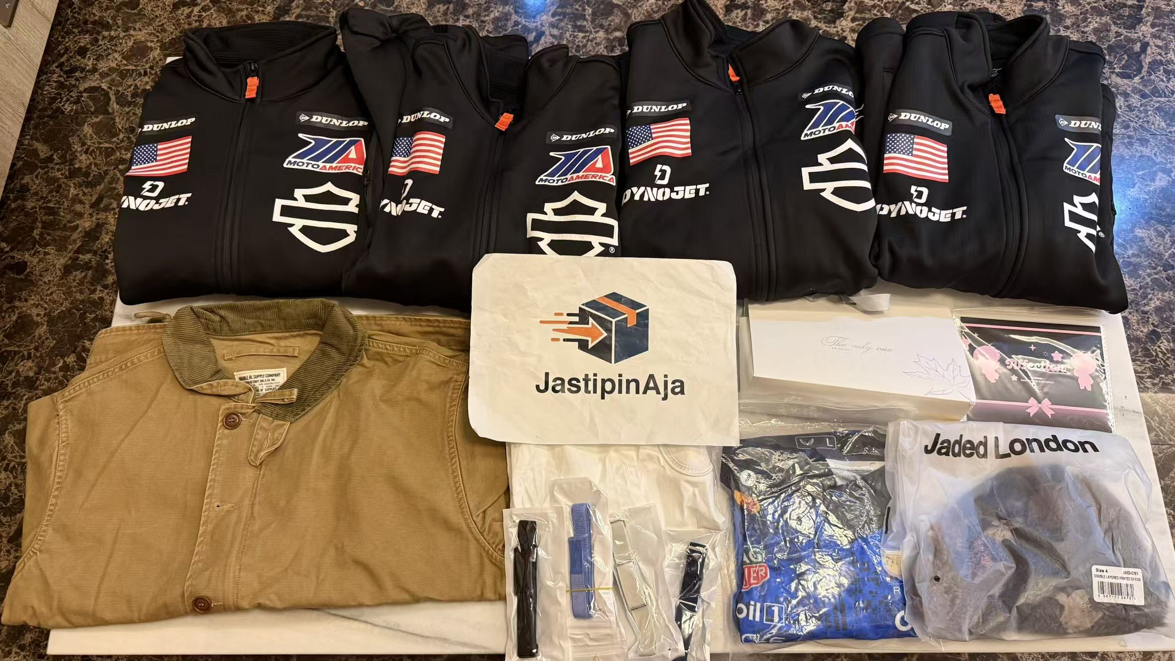 Dokumentasi pakaian pelanggan yang dibeli dari China